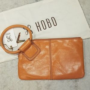 HOBO Original Sable Wristlet/Clutch in Dusty Coral